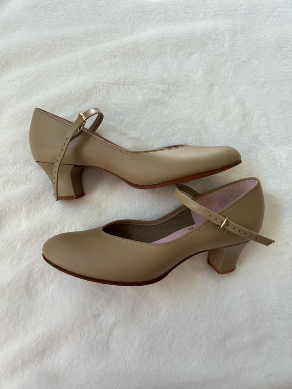 Capezio Ladies Tan Character Shoes - Picture 4 of 7